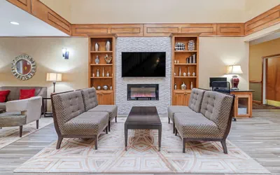 Photo 4 - Best Western Plus Bradbury Inn & Suites