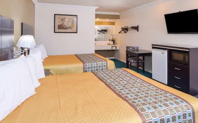 Photo 5 - Atascadero Inn