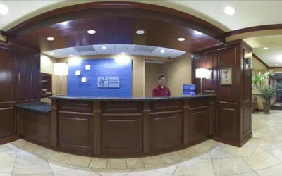 Photo 3 - Holiday Inn Express & Suites Bloomington by IHG
