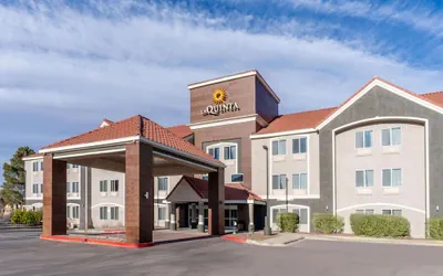Photo 2 - La Quinta Inn & Suites by Wyndham Roswell