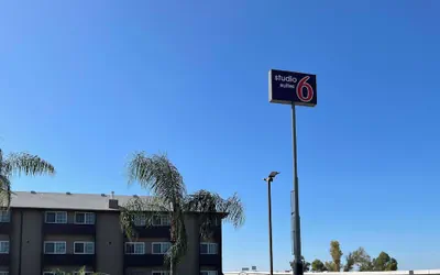 Photo 2 - Studio 6 Suites Delano, CA