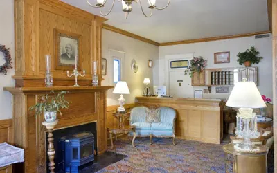 Photo 2 - Americas Best Value Inn & Suites Royal Carriage