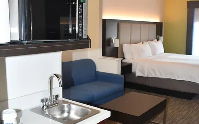 Photo 5 - Holiday Inn Express & Suites Evanston by IHG