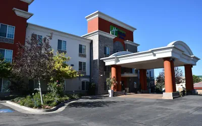 Holiday Inn Express & Suites Evanston by IHG