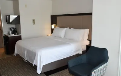 Photo 2 - Holiday Inn Express & Suites Evanston by IHG
