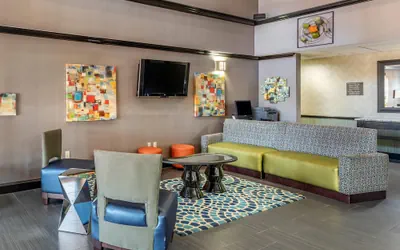Photo 4 - Comfort Inn & Suites Pauls Valley - City Lake