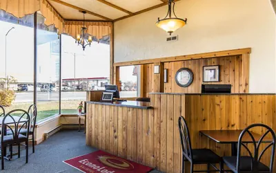 Photo 2 - Econo Lodge Inn & Suites Kalispell - Glacier National Park Gateway