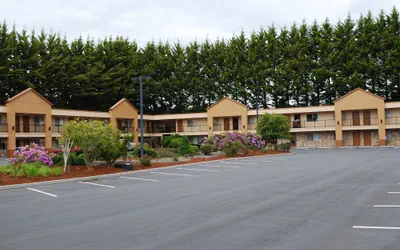 Photo 2 - McMinnville Inn