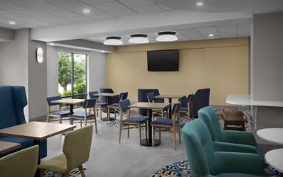 Photo 3 - Hampton Inn Lenoir City