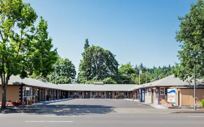 Photo 2 - Downtown Inn
