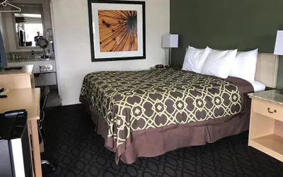 Photo 3 - Downtown Inn