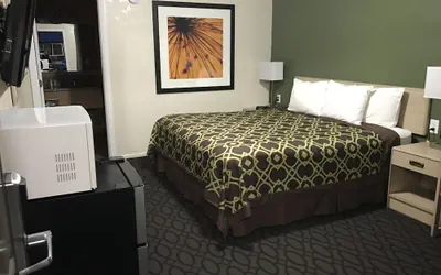 Photo 5 - Downtown Inn