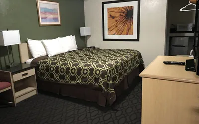 Photo 4 - Downtown Inn