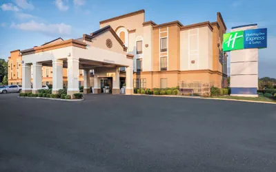 Photo 2 - Holiday Inn Express & Suites Grenada by IHG