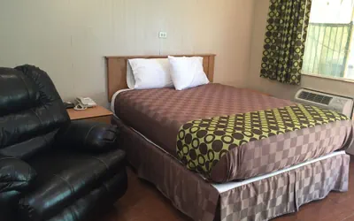 Photo 5 - Townhouse Inn & Suites