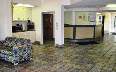 Photo 4 - Motel 6 Lawrence, KS