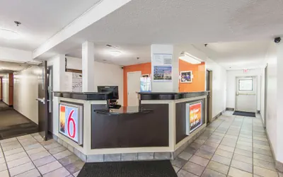 Photo 5 - Motel 6 Lawrence, KS