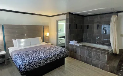Photo 2 - Discovery Inn