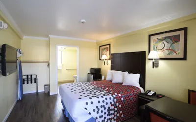 Photo 5 - Morro Bay Beach Inn