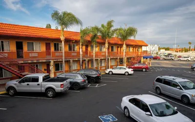 Photo 2 - Om Park Inn and Suites El Cajon near San Diego