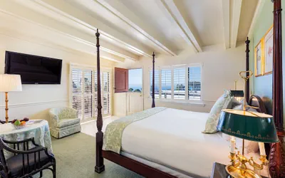 Photo 4 - Tally Ho Inn