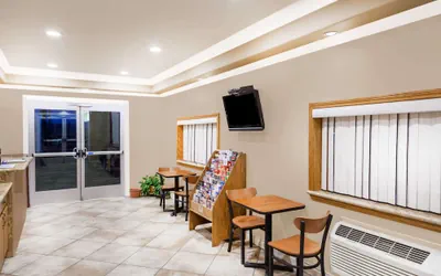 Photo 2 - Travelodge by Wyndham Barstow