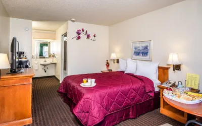 Photo 4 - Hollister Inn