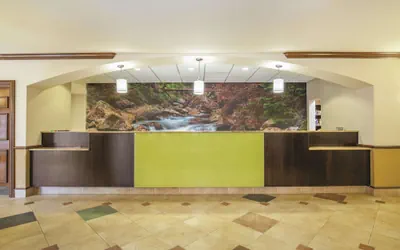 Photo 4 - La Quinta Inn & Suites by Wyndham Bentonville