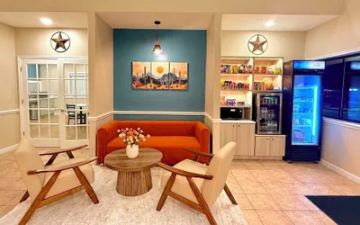Photo 3 - Quality Inn & Suites Victoria South