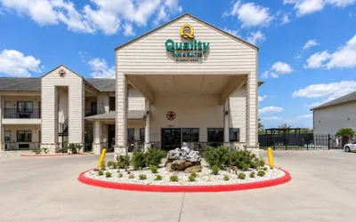 Quality Inn & Suites Victoria South