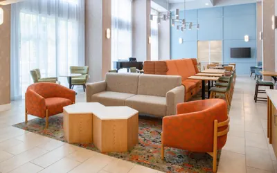Photo 5 - Hampton Inn & Suites Redding