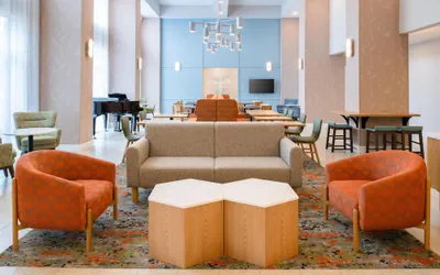 Photo 4 - Hampton Inn & Suites Redding