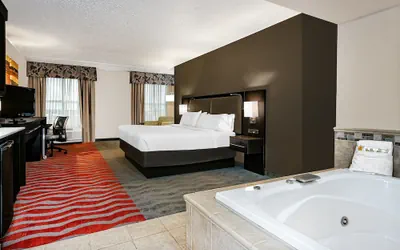 Photo 4 - Holiday Inn & Suites College Station - Aggieland by IHG