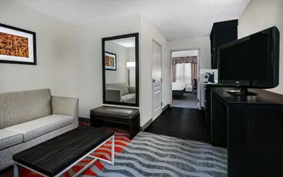 Photo 3 - Holiday Inn & Suites College Station - Aggieland by IHG