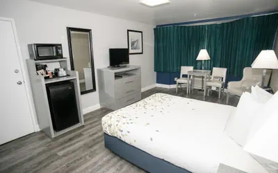 Photo 3 - Anchor Beach Inn