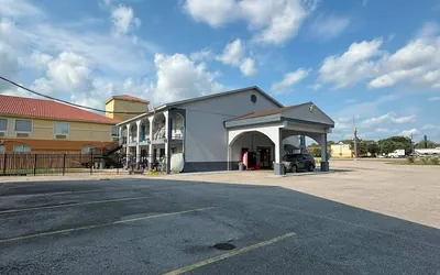 Photo 2 - Blue Star Inn Lafayette Near Airport I-10