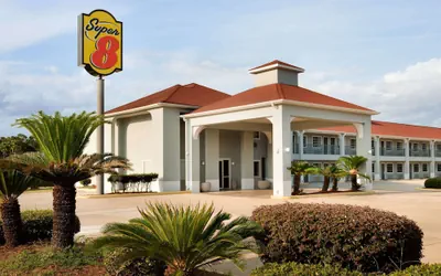 Photo 2 - Super 8 by Wyndham Lake Charles Northeast