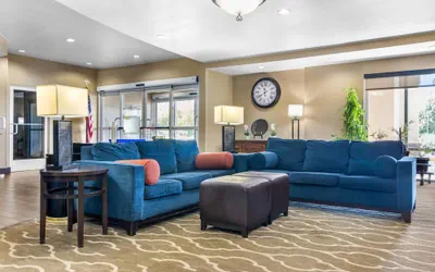 Photo 4 - Comfort Suites Mount Vernon