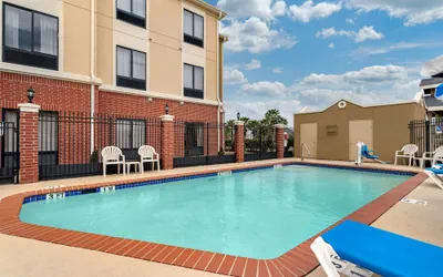 Photo 2 - Comfort Inn & Suites Port Arthur-Port Neches