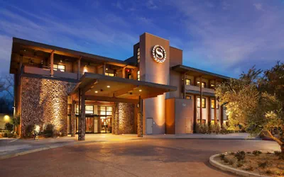 Photo 2 - Sheraton Redding Hotel at the Sundial Bridge