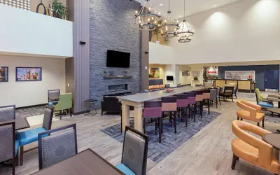 Photo 4 - Hampton Inn & Suites Morgantown / University Town Centre