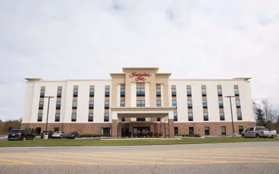 Photo 2 - Hampton Inn Big Rapids