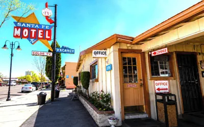 Photo 2 - Santa Fe Motel Tehachapi by Hotel O