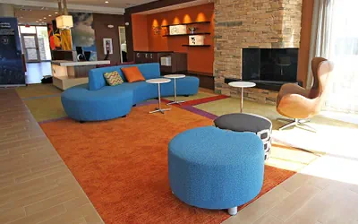 Photo 4 - Fairfield Inn & Suites by Marriott London