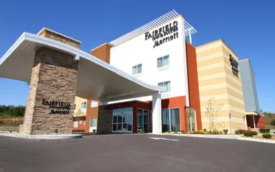 Photo 2 - Fairfield Inn & Suites by Marriott London