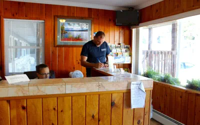 Photo 3 - Lake Haven Motel