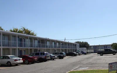 LoneStar Inn & Suites