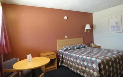 Photo 3 - Econo Lodge Las Vegas NM