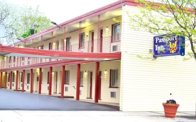 Photo 2 - Passport Inn - By The Falls NY