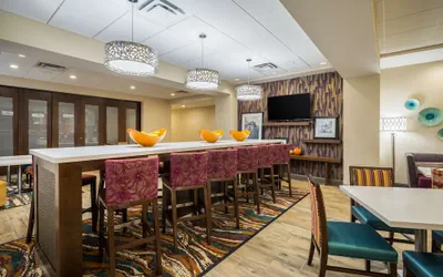Photo 5 - Hampton Inn Newport